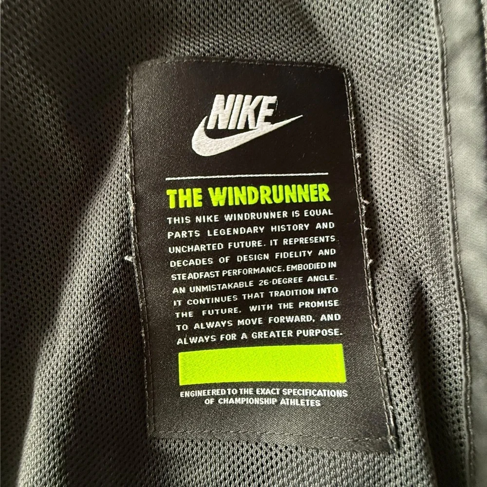 Nike Sportswear WindRunner Hooded Jacket, Men’s Small